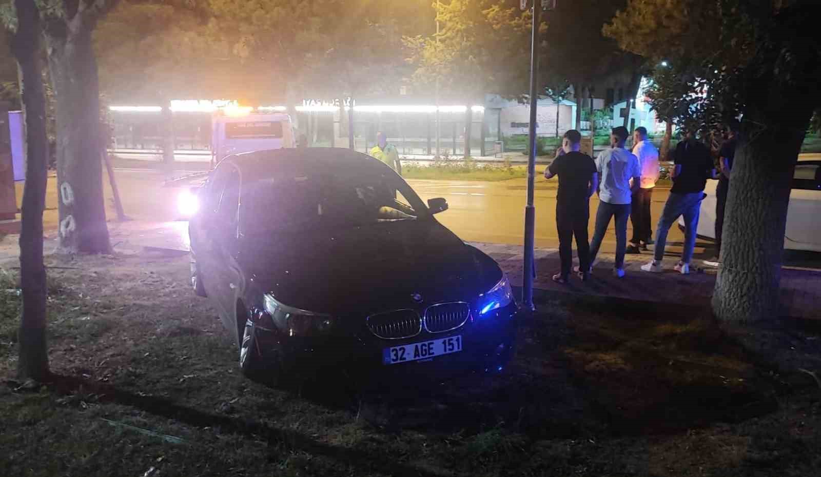 Alkollü aday sürücü kaldırıma çıktı, ehliyetine el konuldu