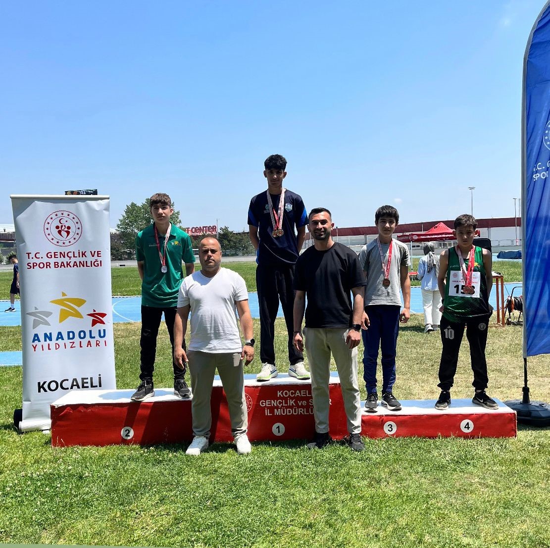 &Ccedil;ayırova&rsquo;nın gen&ccedil; sporcularından atletizm ve basketbolda başarı yağmuru