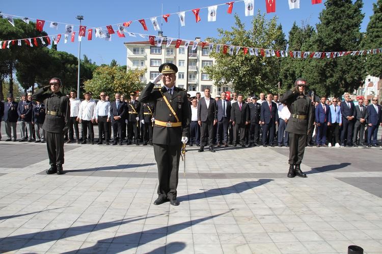 Manisa il&ccedil;elerinde Zafer Bayramı kutlandı