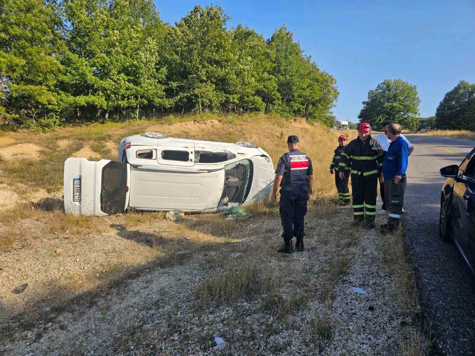 Bilecik&rsquo;te otomobil yan yattı: 5 kişi yaralandı