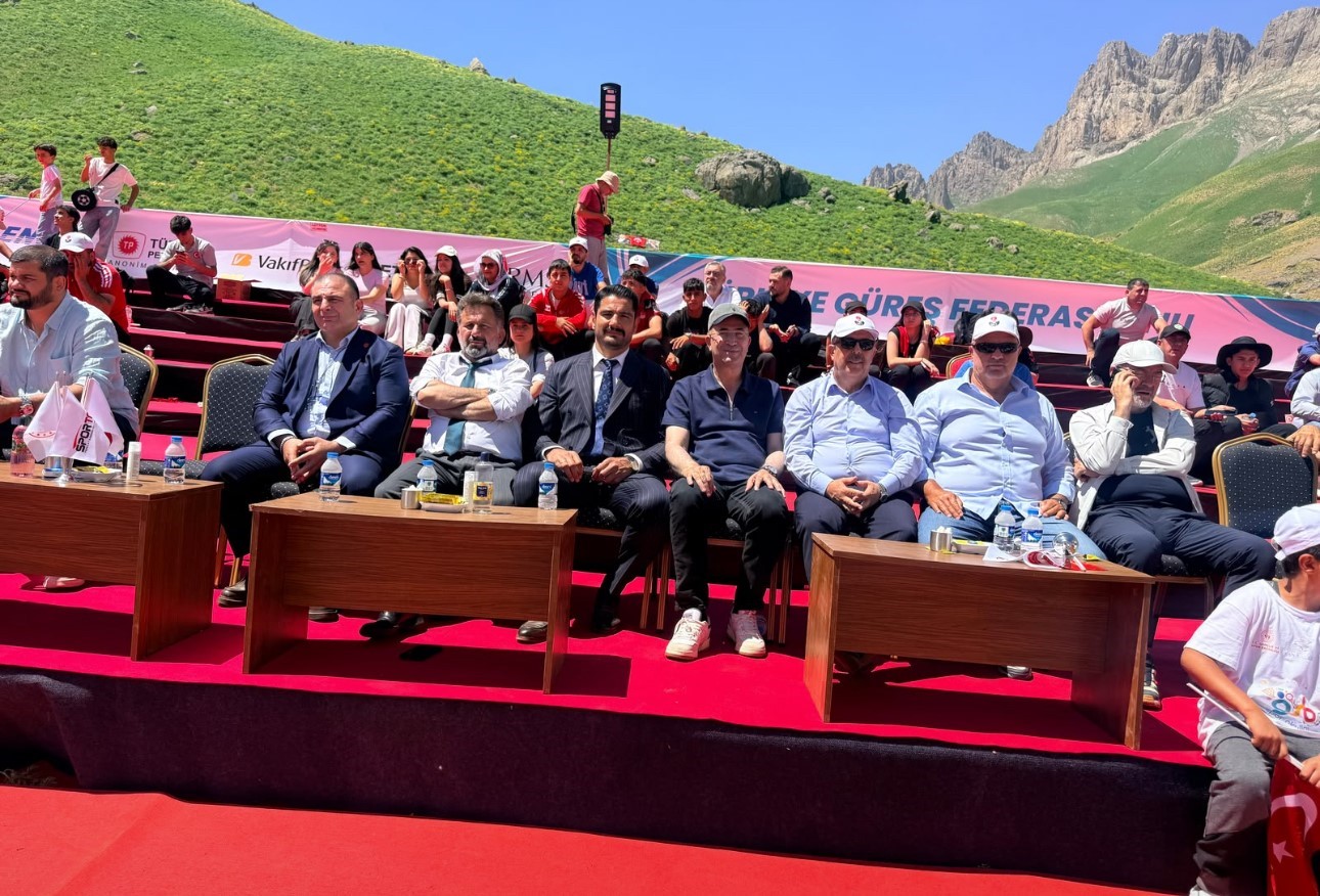 G&uuml;reş S&uuml;per Lig finalleri 3 bin 500 rakımdaki Cennet Cehennem Vadisi&rsquo;nde başladı