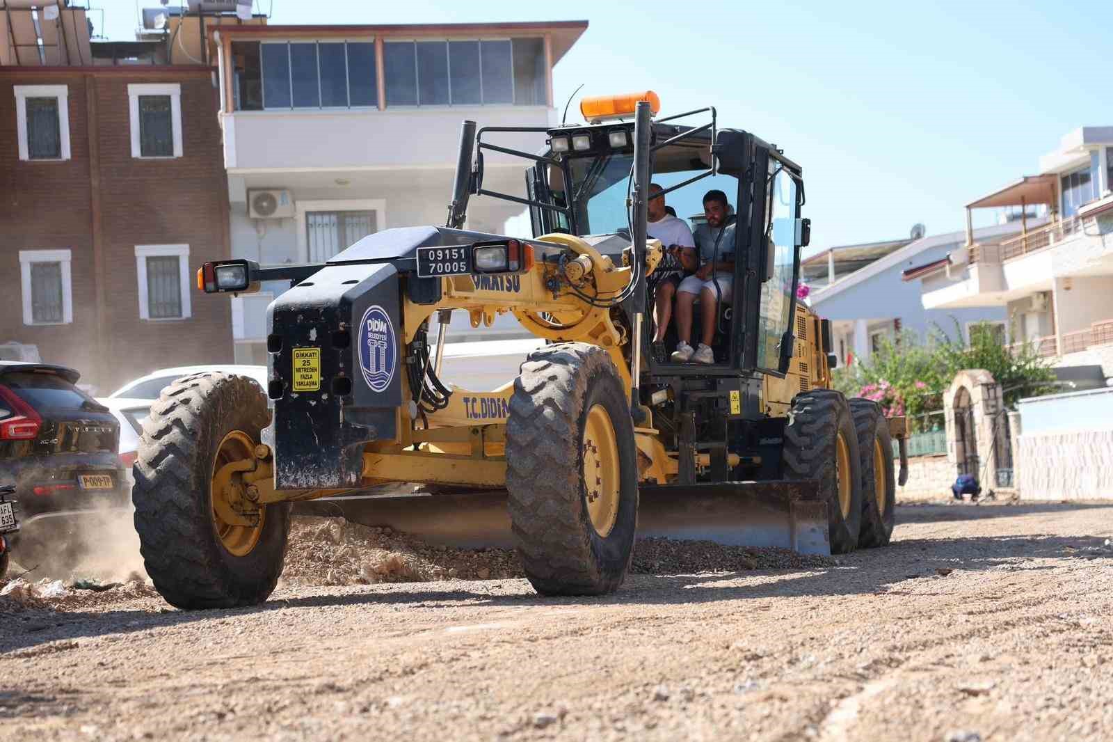 Didim&rsquo;de ulaşımı rahatlatacak yol &ccedil;alışması Efeler Mahallesi&rsquo;nde başladı