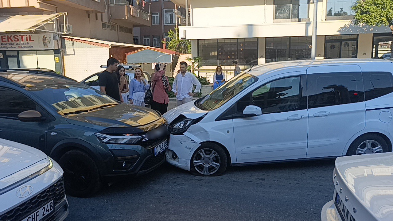 Manavgat&rsquo;ta zincirleme kaza