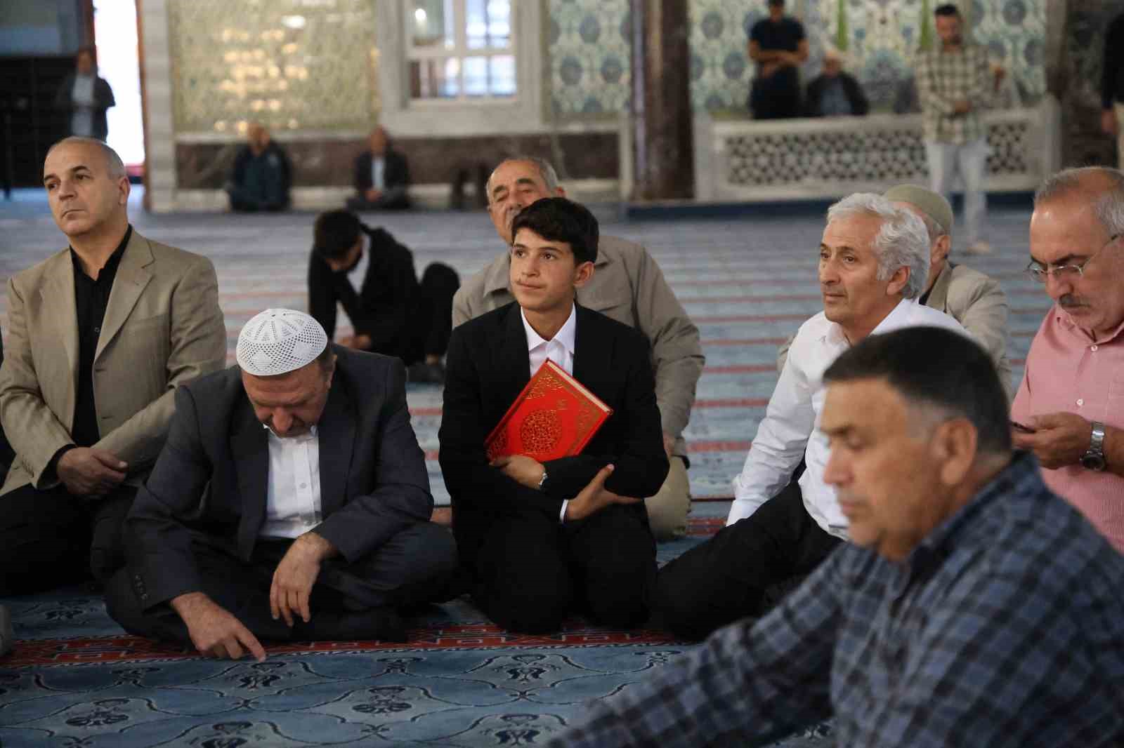 Elazığ&rsquo;da Kur&rsquo;an-ı Kerim&rsquo;i y&uuml;z&uuml;nden g&uuml;zel okuma b&ouml;lge finali heyecanı