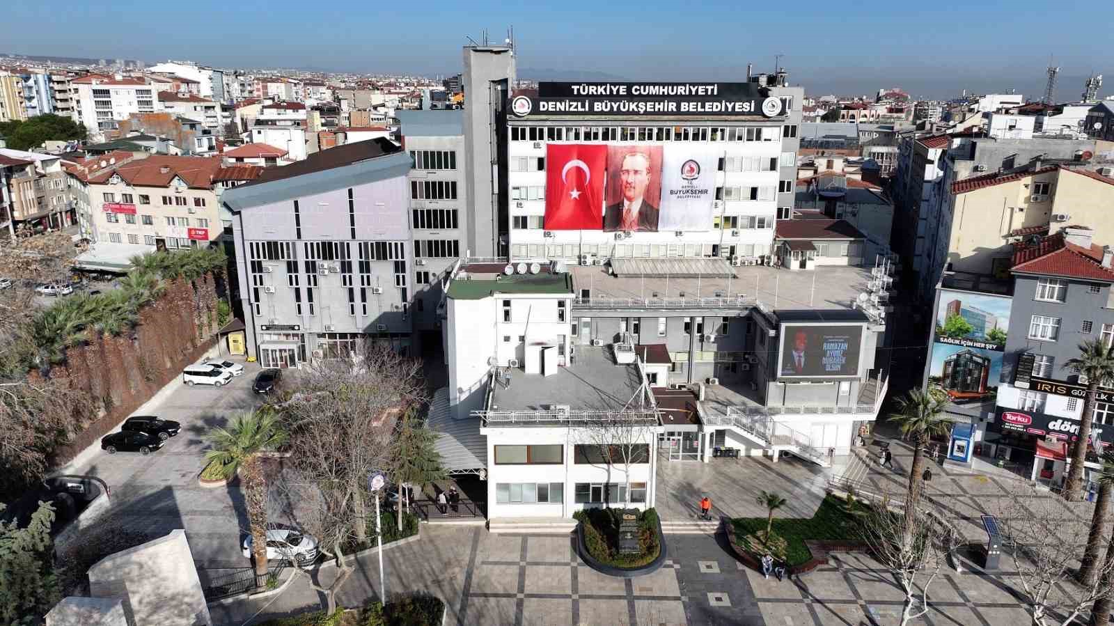 Denizli B&uuml;y&uuml;kşehir ulaşım desteğinden binlerce &ouml;ğrenci faydalandı