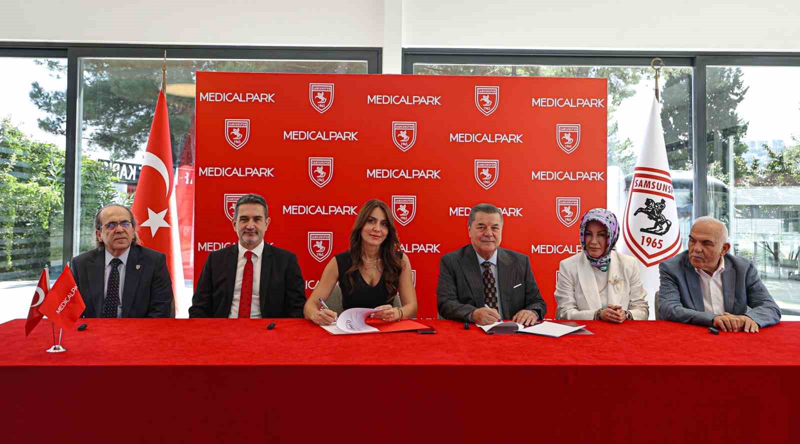 Samsunspor ile Medical Park ve Liv Hospital arasındaki sağlık sponsorluğu yenilendi