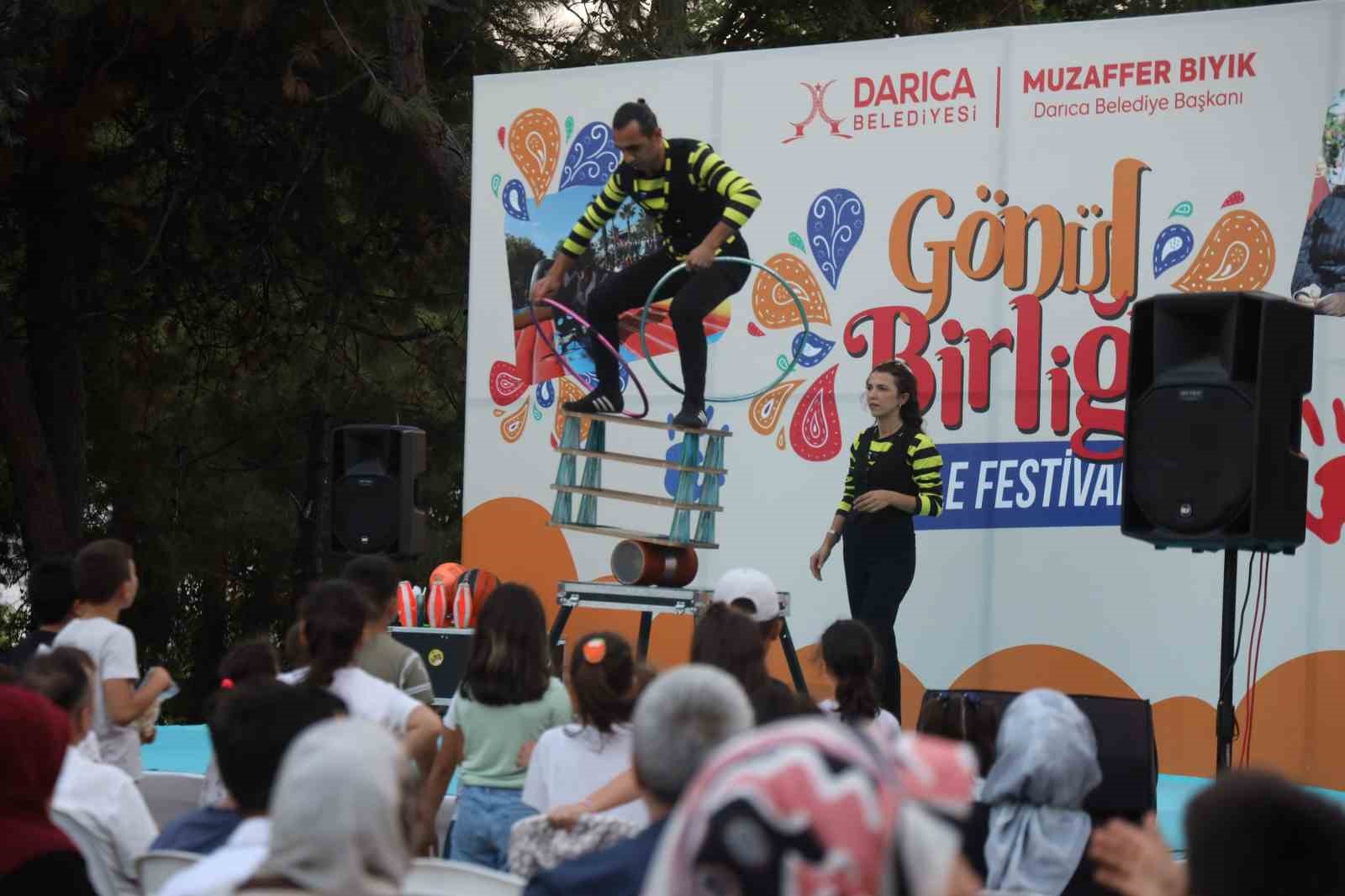 Darıca&rsquo;da g&ouml;n&uuml;ller birleşti, aileler festivalde buluştu