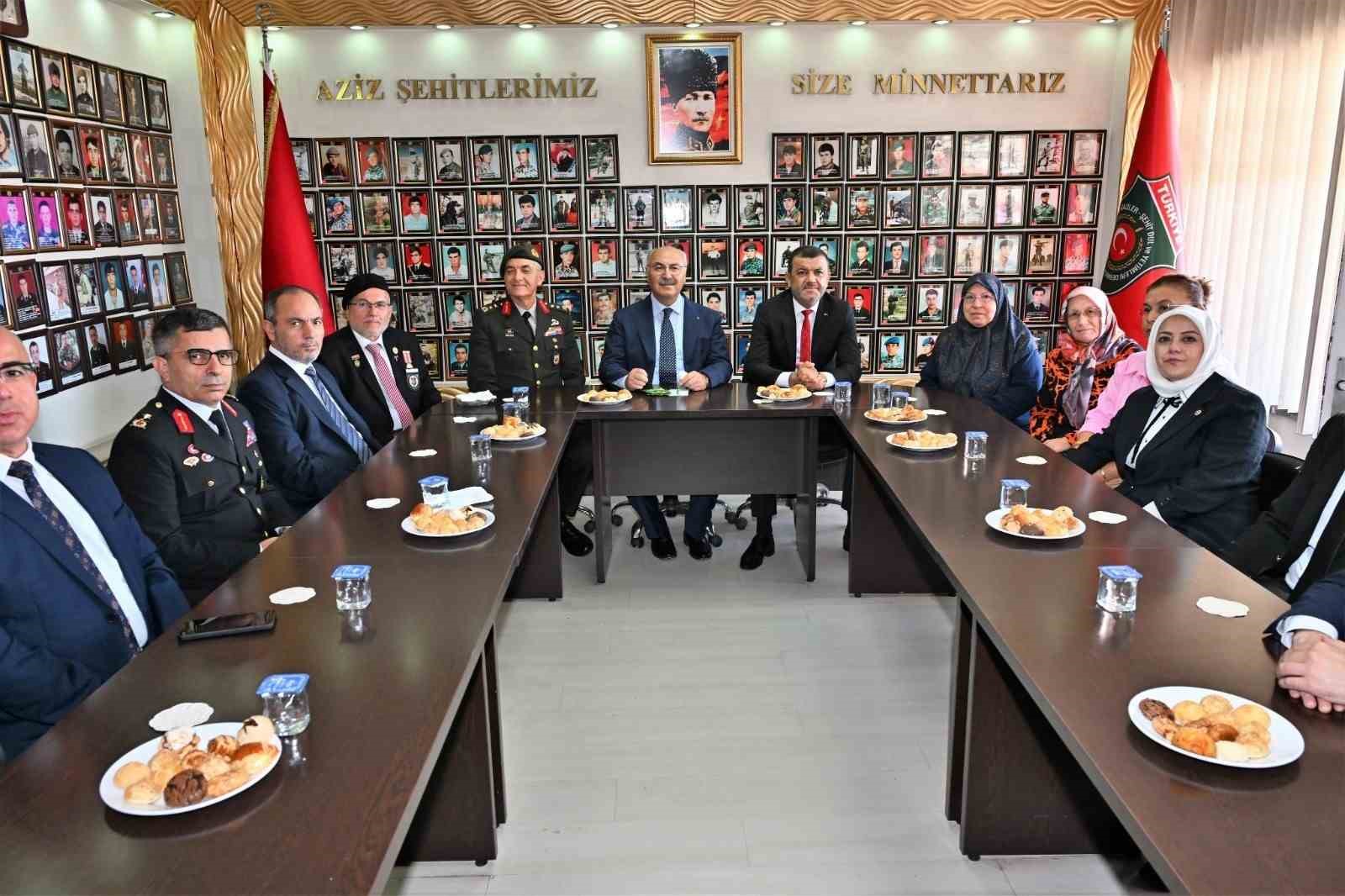 Vali K&ouml;şger: "Huzur ve refahı gazilerimize bor&ccedil;luyuz"