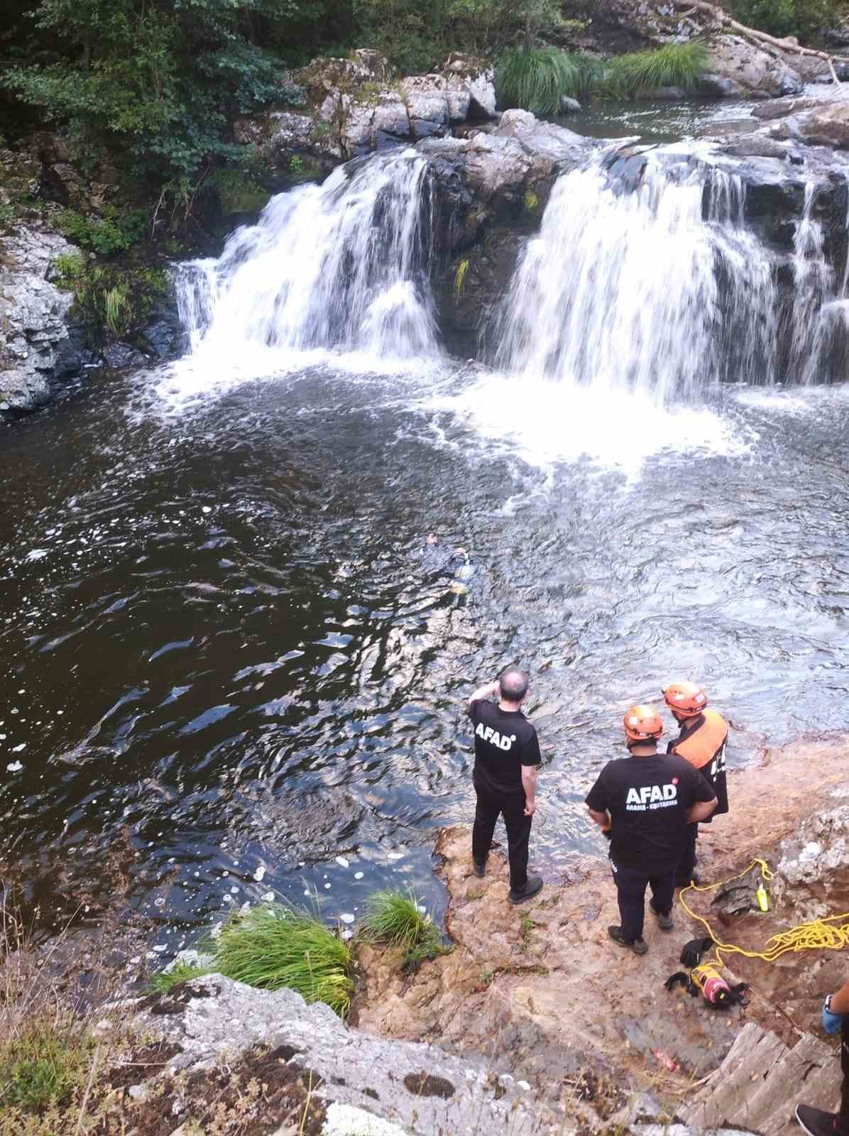 Serinlemek i&ccedil;in şelaleye giren iki kardeş boğuldu