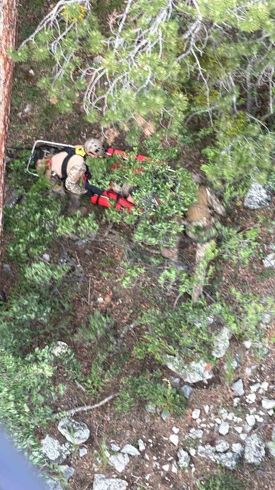 &Ccedil;orum&rsquo;da dağ y&uuml;r&uuml;y&uuml;ş&uuml; sırasında kaybolan şahıs helikopterle kurtarıldı