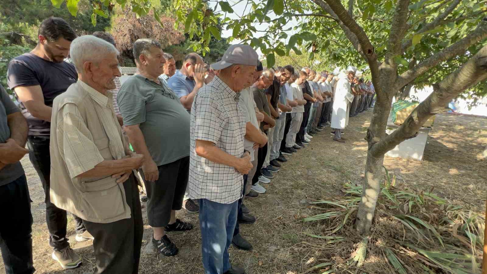 Esenyurt&rsquo;ta 16. kattan d&uuml;şen gen&ccedil;, Biga&rsquo;da son yolculuğuna uğurlandı