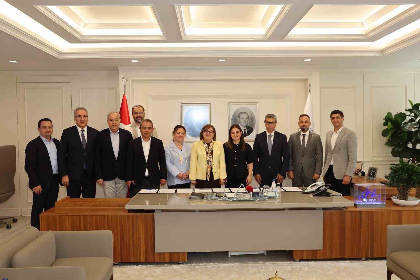 B&uuml;y&uuml;kşehir, Tadım, İpek Y&uuml;cel Sanat ve Eğitim Merkezi binası yapımı i&ccedil;in protokol imzaladı