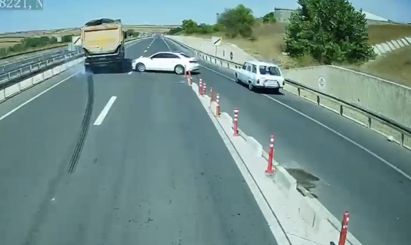 Tekirdağ&rsquo;da tır şof&ouml;r&uuml;n&uuml;n dikkati faciayı &ouml;nledi: O anlar kamerada