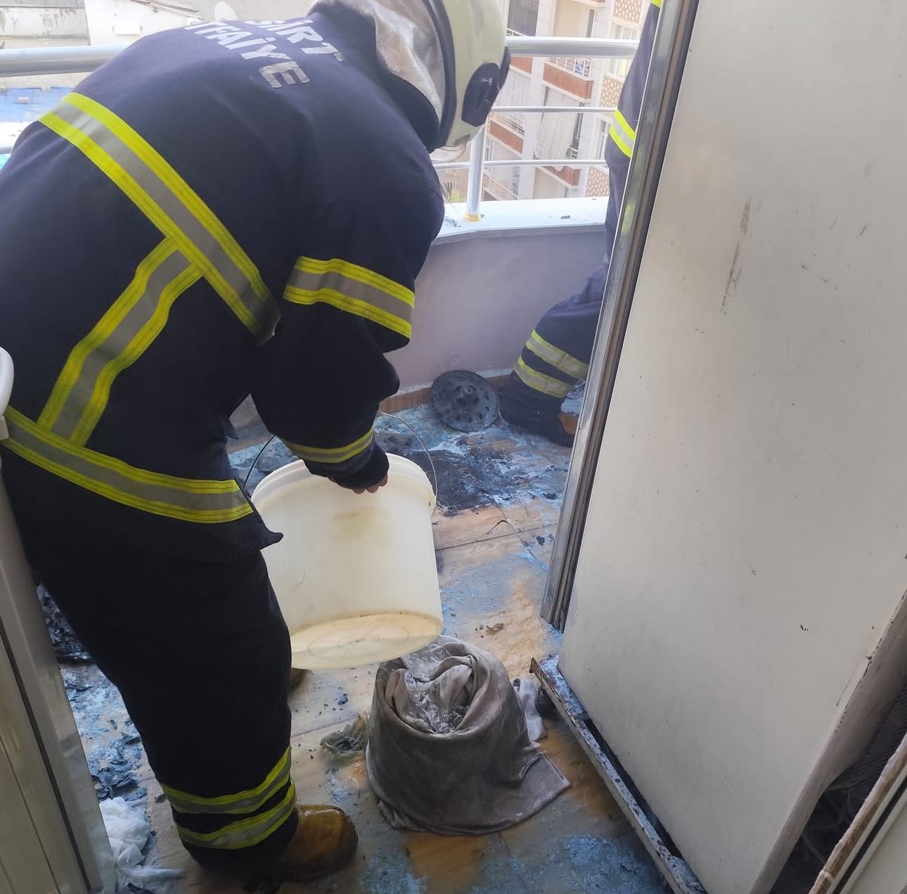 Siirt’te apartmanın 5. katında piknik tüpü patladı
