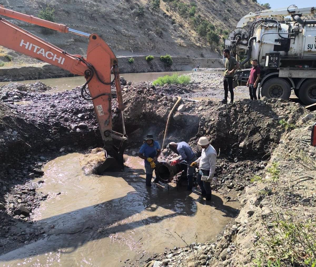 Şırnak&rsquo;ta kesintisiz i&ccedil;me suyu i&ccedil;in Cevizd&uuml;z&uuml; hattında yoğun mesai