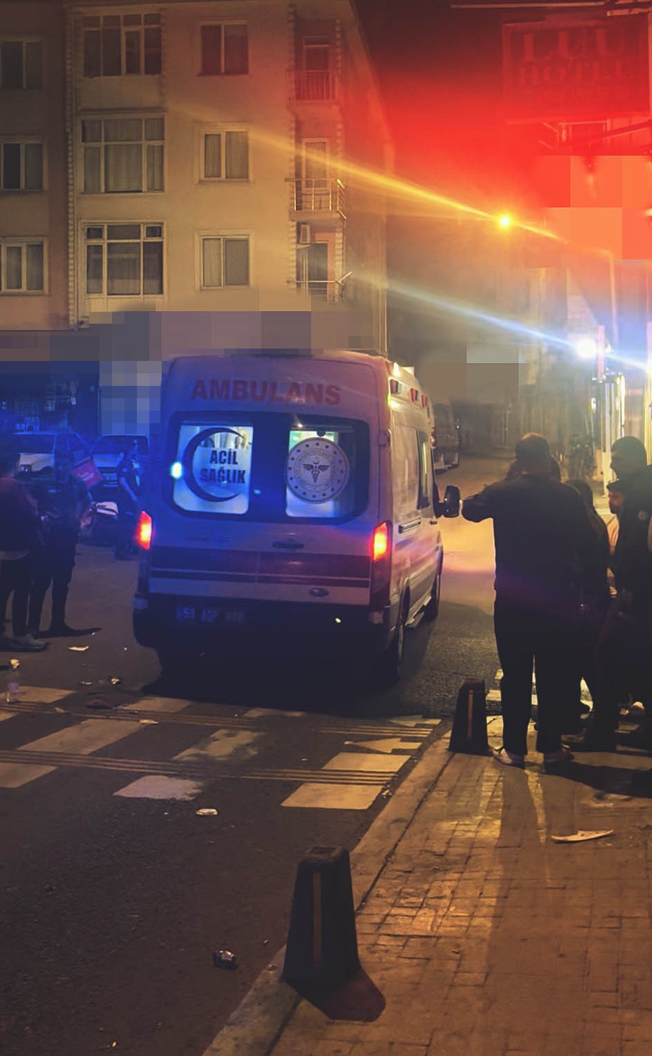 &Ccedil;orlu&rsquo;da 2 kişinin yaralandığı kavga anı kamerada