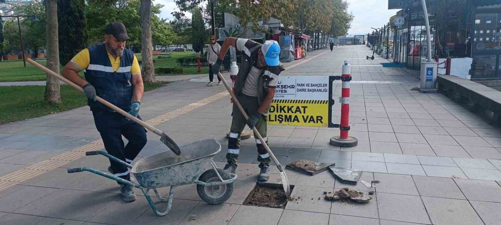 İzmit&rsquo;te y&uuml;r&uuml;y&uuml;ş yolları ve kaldırımlar onarılıyor