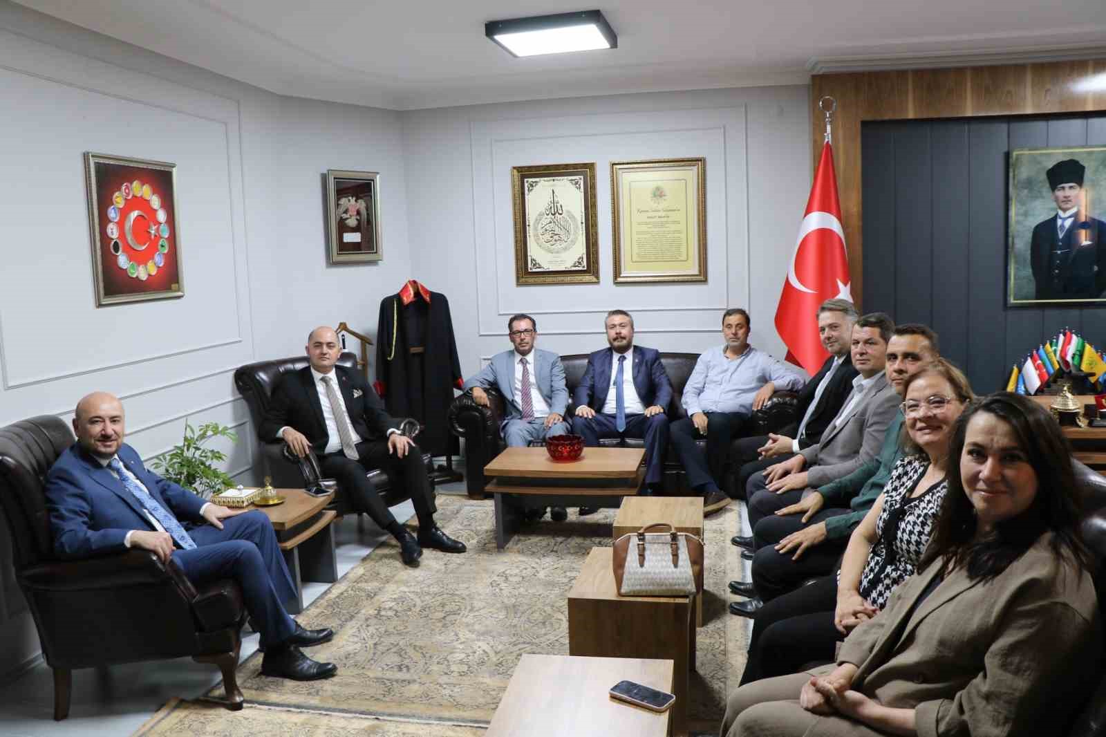 AYTO&rsquo;dan Başsavcı Arısoy&rsquo;a Aydın inciri ve efe hediyesi