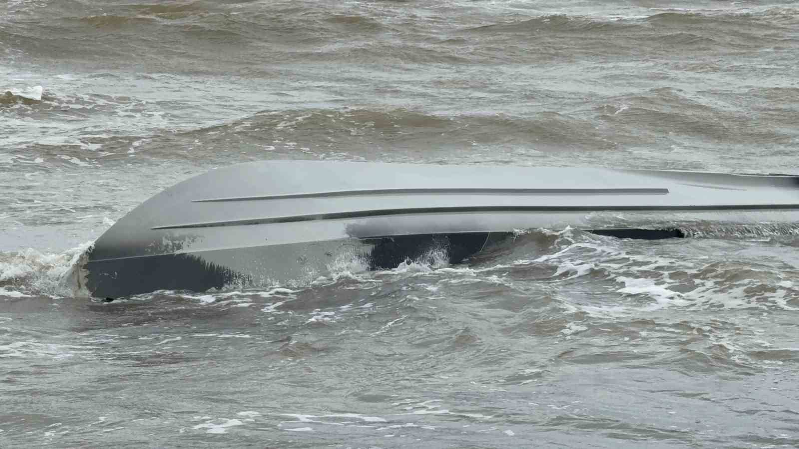 Samsun&rsquo;da sahile vurmuş insansız deniz aracı bulundu