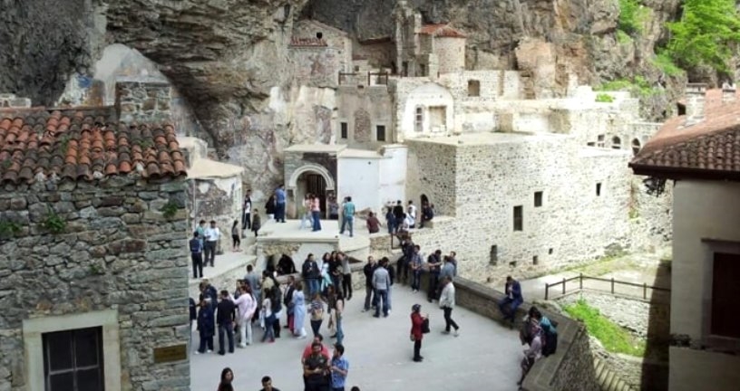 4 Yıldır Restorasyon Çalışmaları Nedeniyle Kapalı Olan Sümela Manastırı, Ziyarete Açıldı