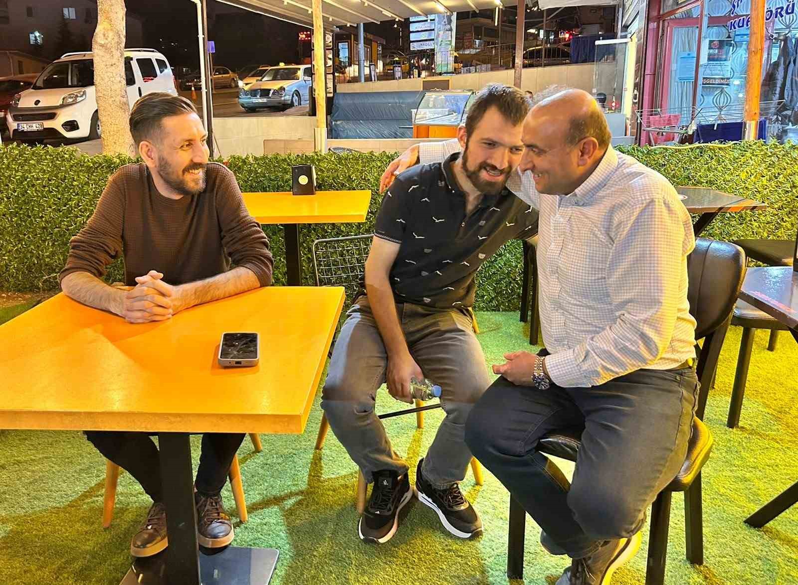 Otizmli ve zihinsel engelli ikiz kardeşlerin hafızası g&ouml;renleri şaşırtıyor