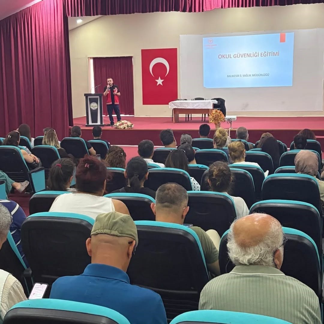 Edremit&rsquo;te okul m&uuml;d&uuml;rleri ve rehber &ouml;ğretmenlere siber g&uuml;venlik eğitimi verildi