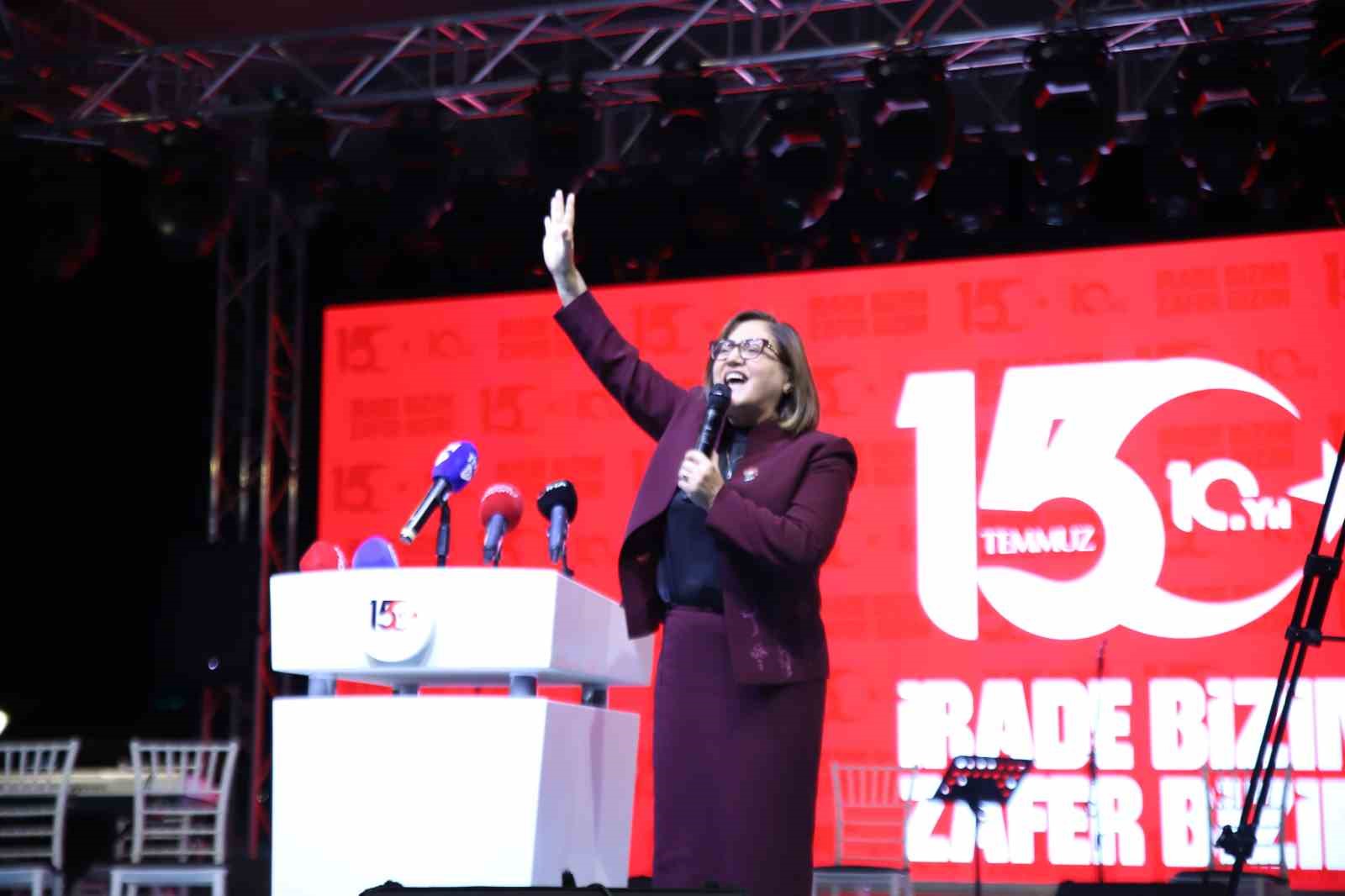 Gaziantepliler 10 yıl &ouml;nceki heyecanla tek y&uuml;rek meydanlara indi