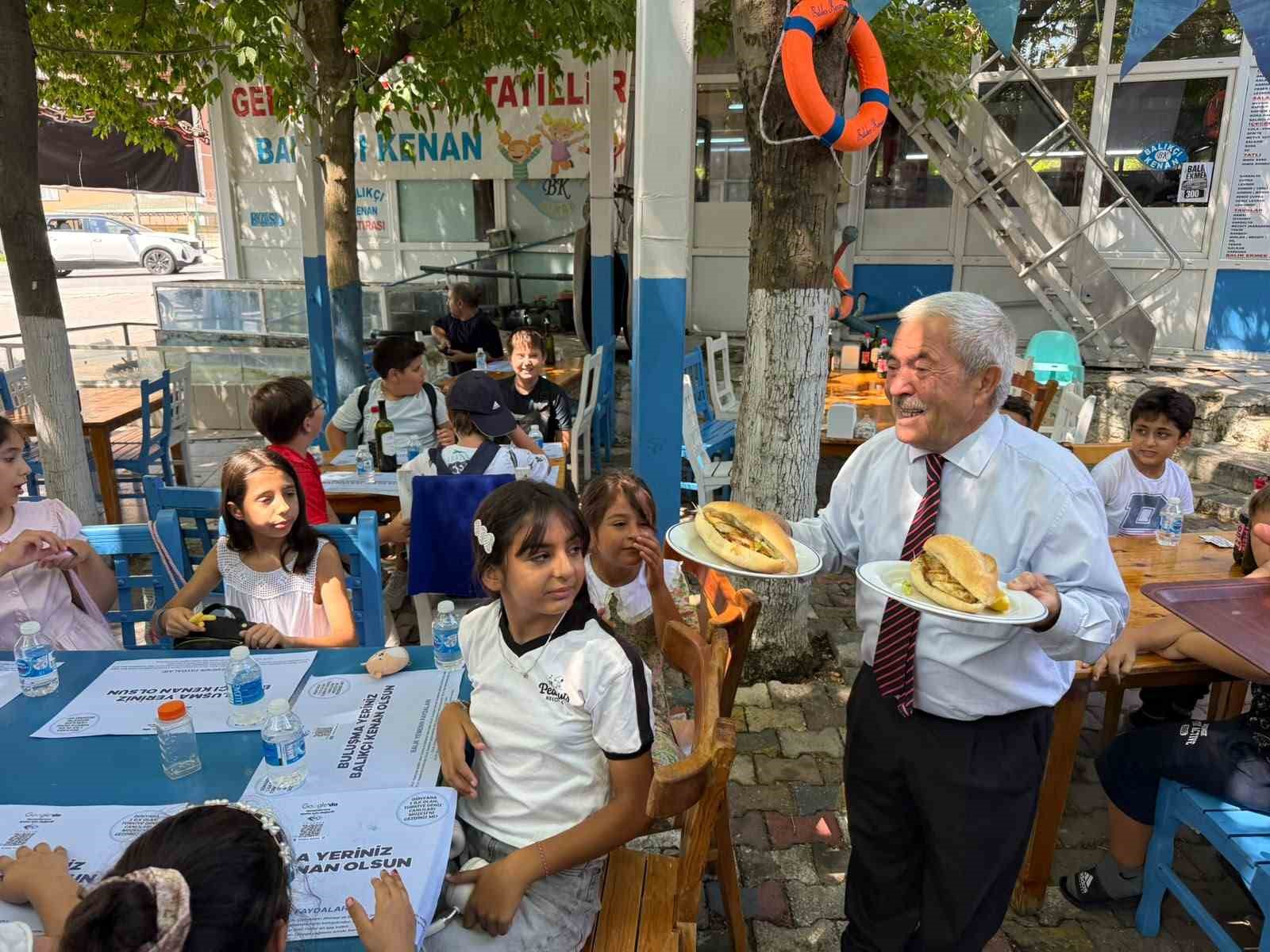 Kur&rsquo;an kursu &ouml;ğrencileri, T&uuml;rkiye Deniz Canlıları M&uuml;zesi&rsquo;nde