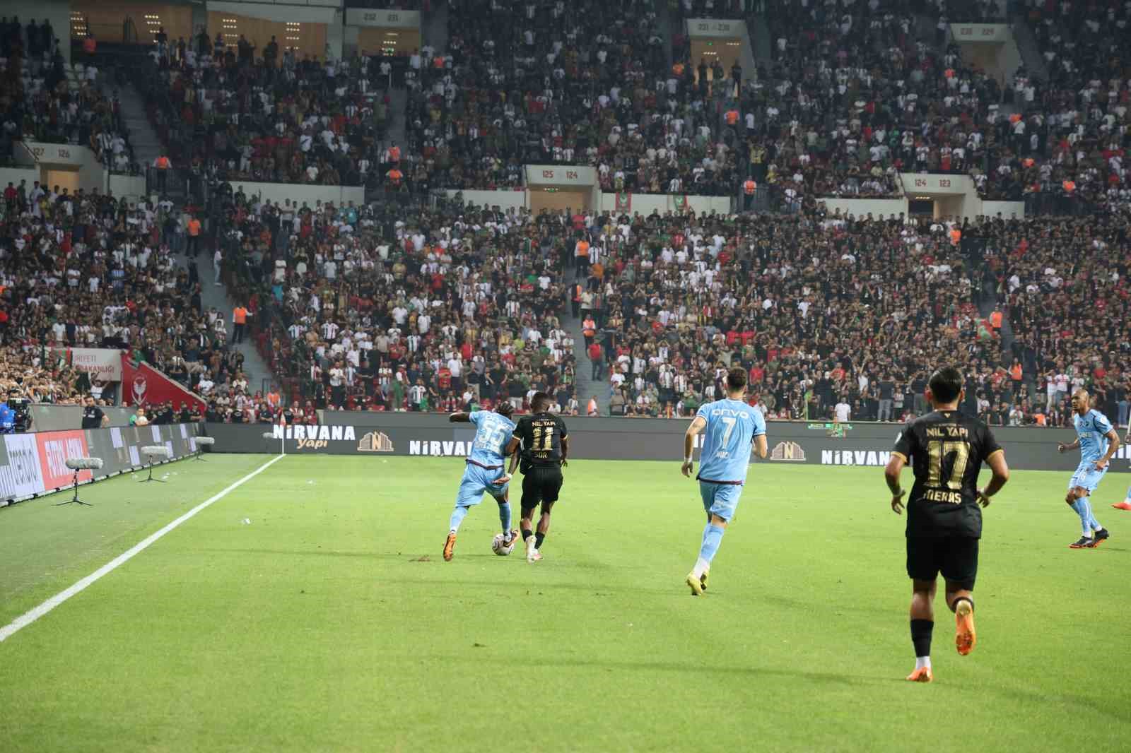 Tredyol S&uuml;per Lig: Amed Sportif Faaliyetler: 1 - Trabzonspor: 1 (İlk yarı)