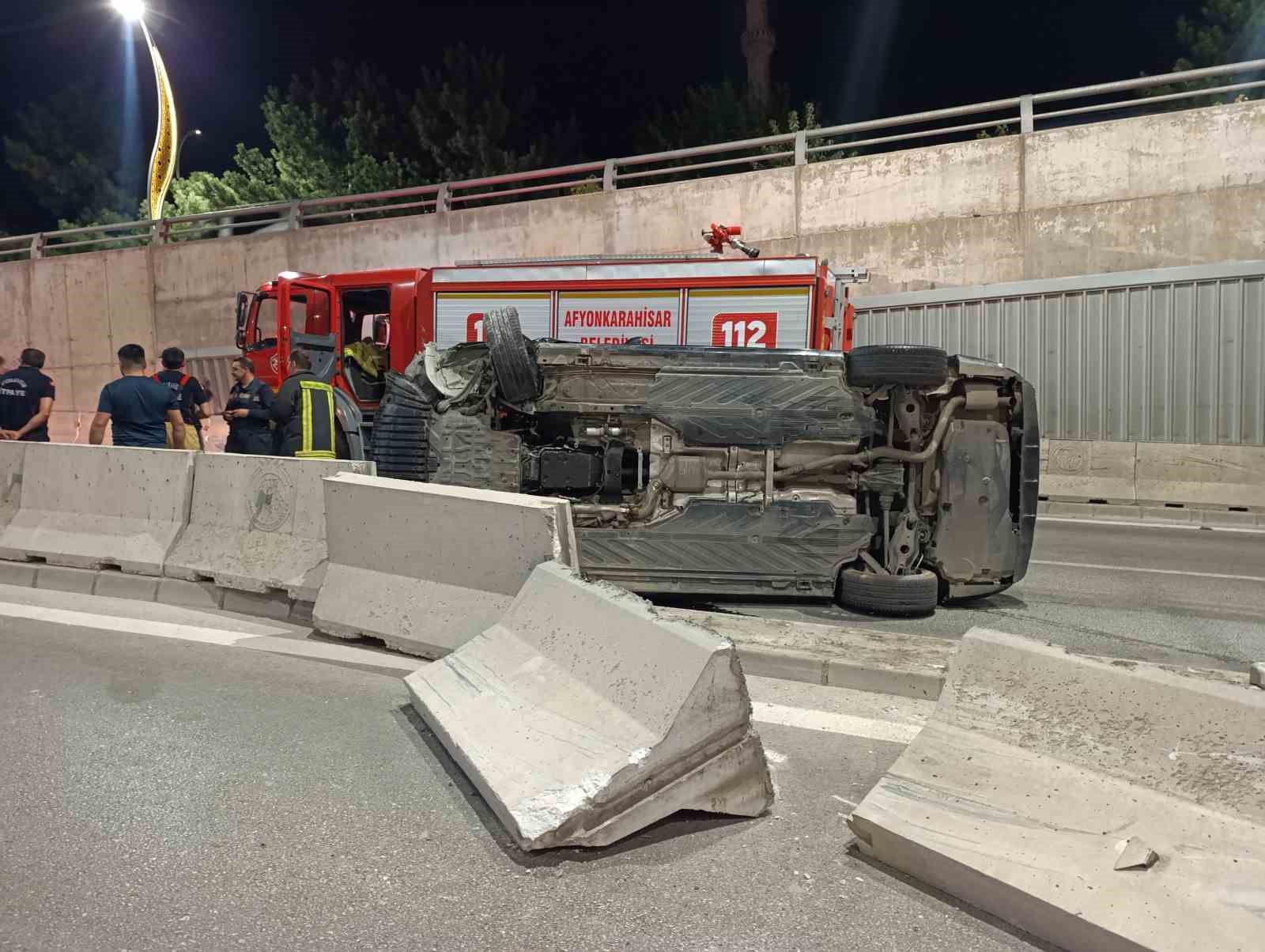 Alt geçitte iki otomobil çarpıştı: 4 yaralı