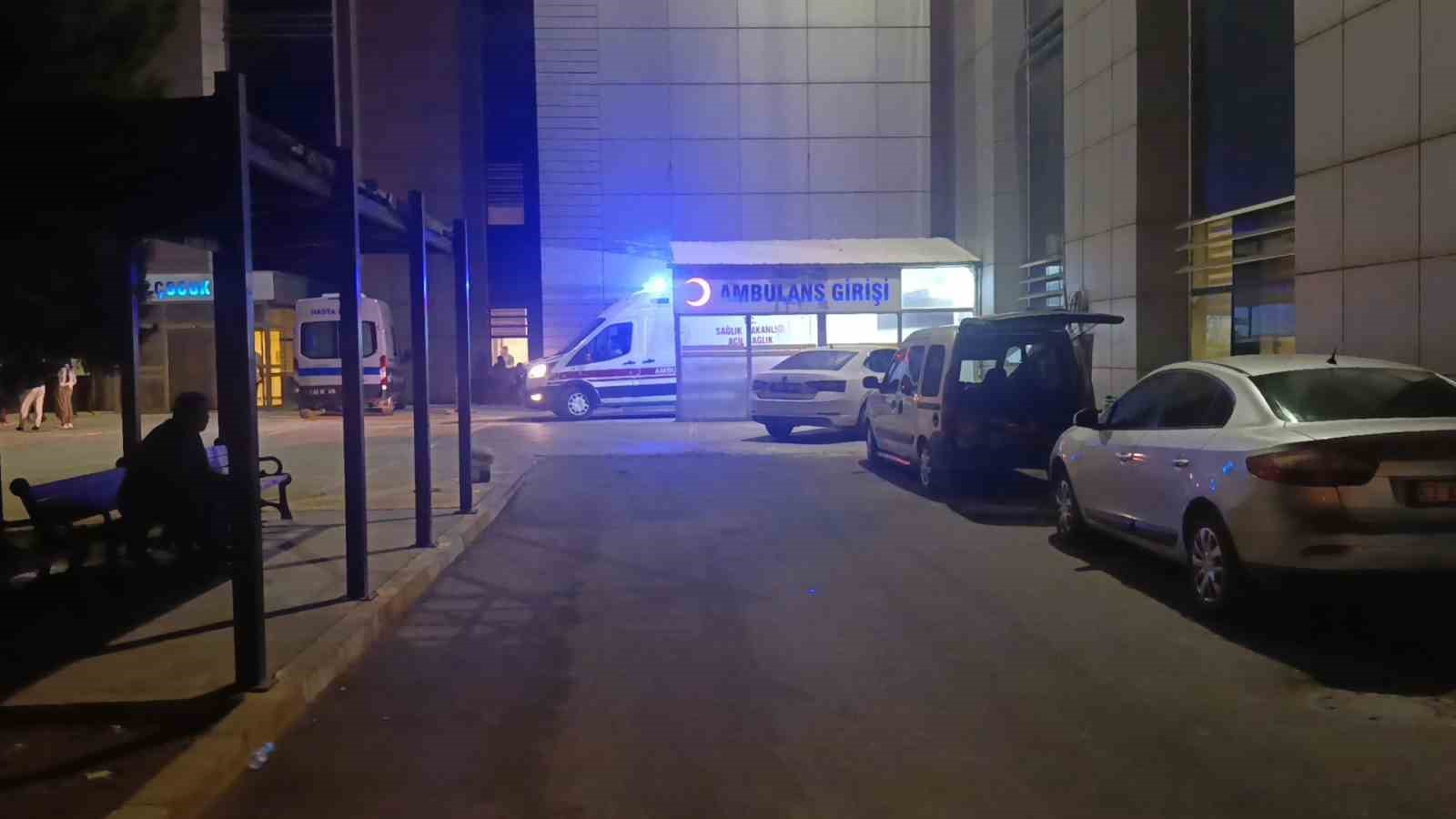 Şanlıurfa&rsquo;da filmleri aratmayan gasp: Jandarma kılığında uygulama yaparak 12 kilogram altın ile 2 milyon TL &ccedil;aldılar