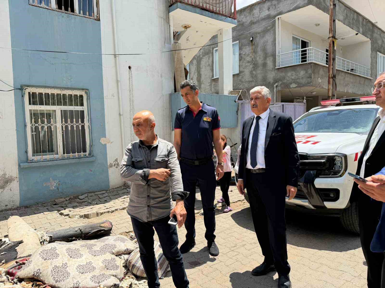 Başkan Halla&ccedil;, yangın mağduru aileyi yalnız bırakmadı