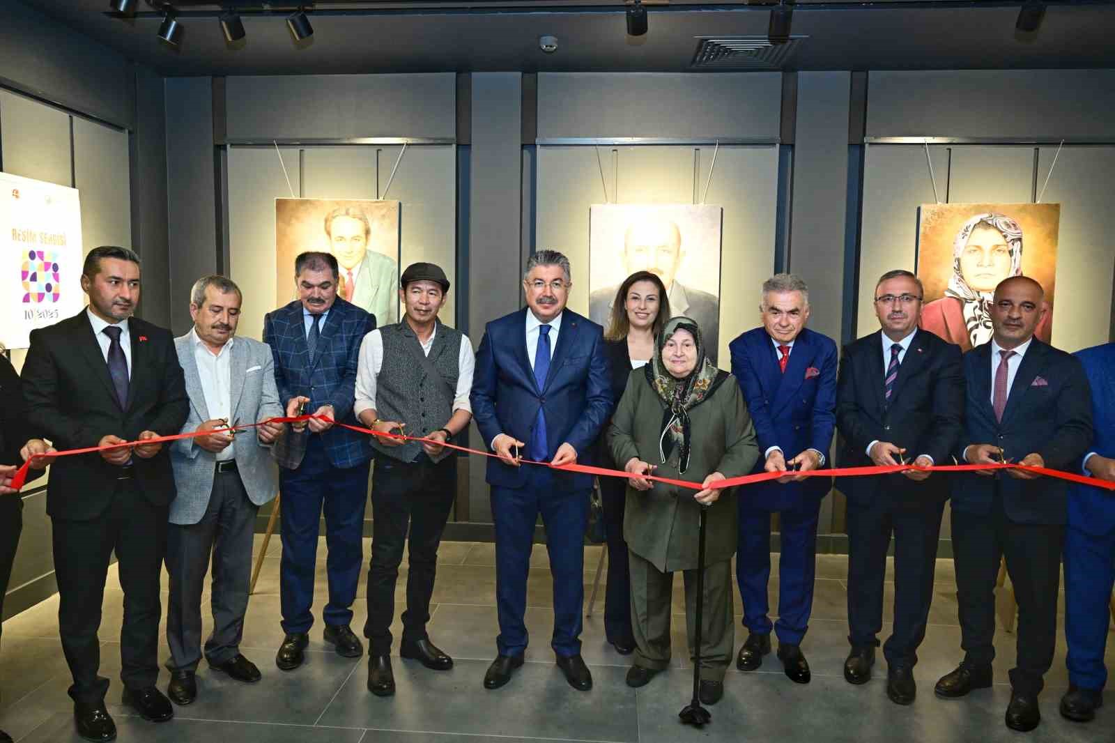 Eğitime destek veren hayırseverler "Ahde Vefa Resim Sergisi"nde anıldı
