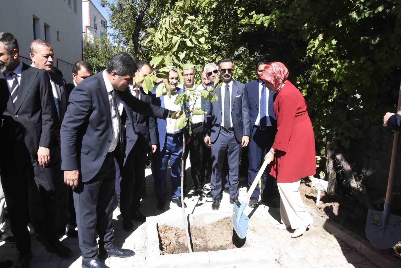 Bitlis&rsquo;te T&uuml;rk Kızılay Aşevi hizmete a&ccedil;ıldı