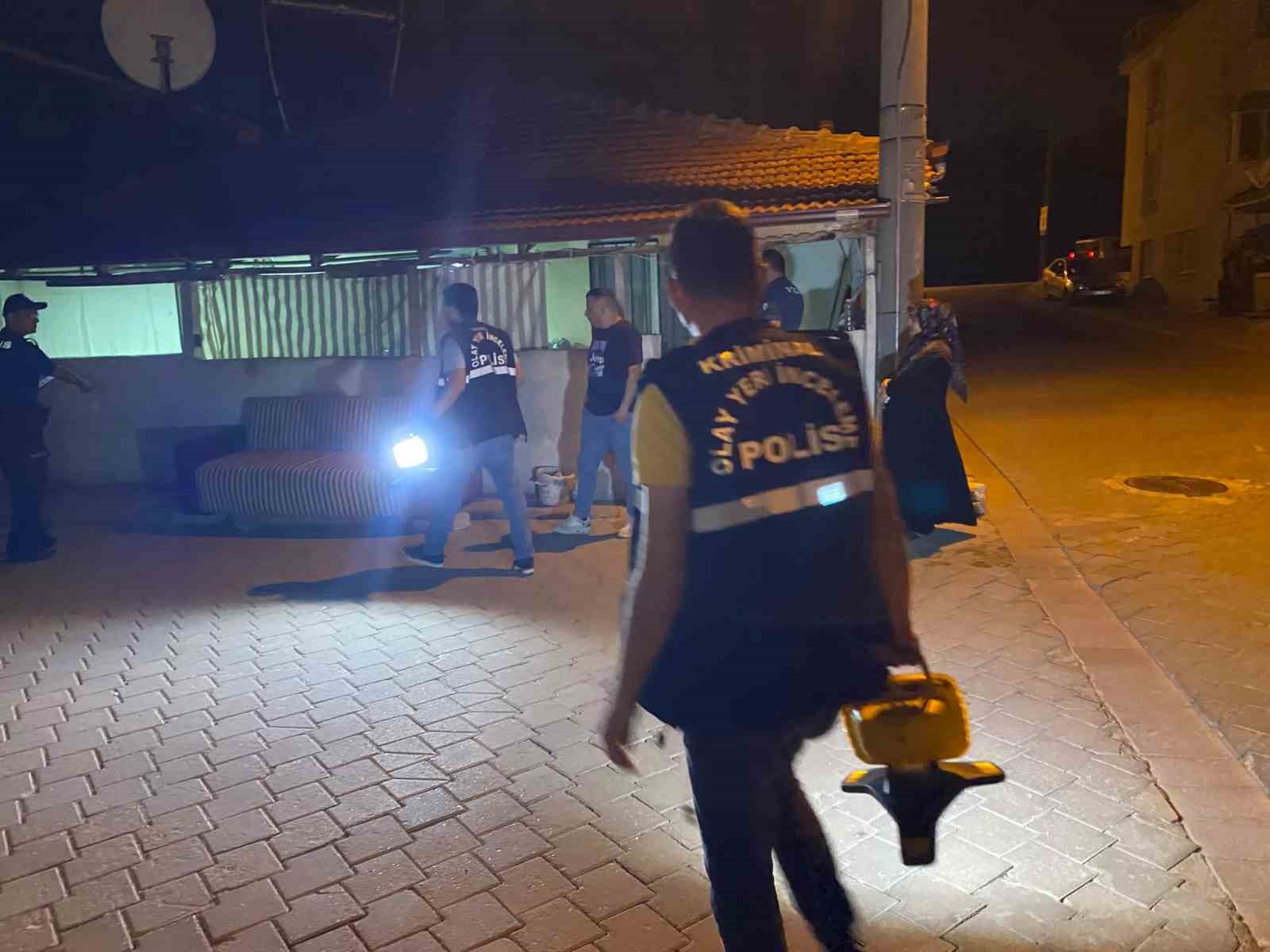 Kurşunlanan evde bulunan k&uuml;&ccedil;&uuml;k &ccedil;ocuk elinden yaralandı