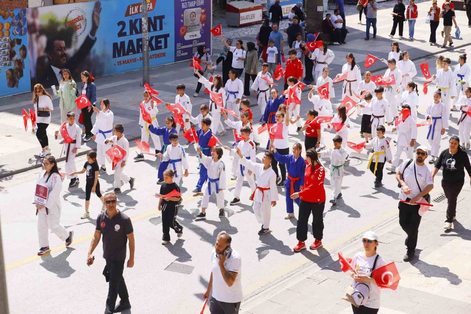 Denizli&rsquo;de 19 Mayıs&rsquo;ın 107. yıl d&ouml;n&uuml;m&uuml;nde g&ouml;rkemli kutlama