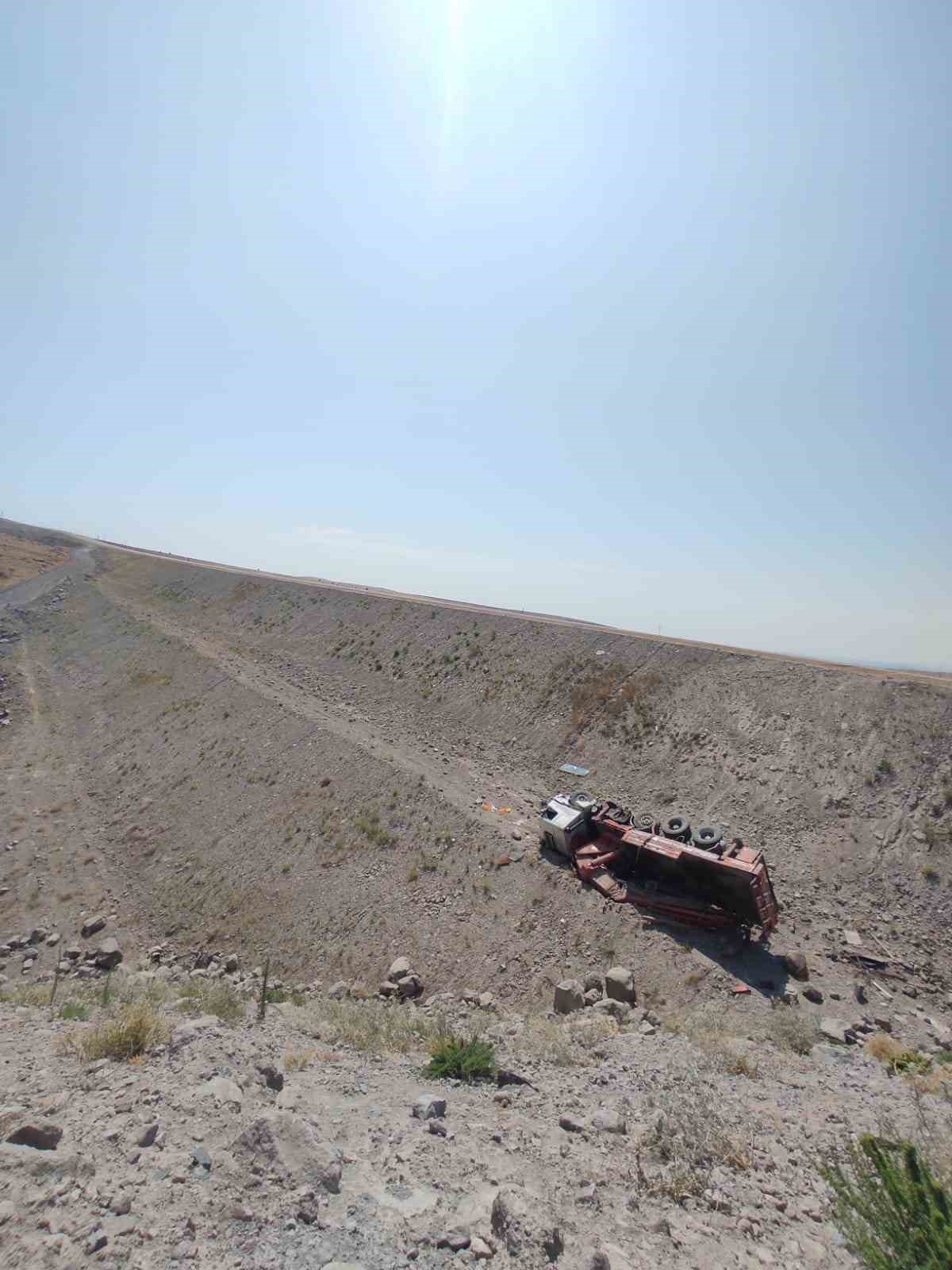 Tunceli&rsquo;de vin&ccedil; u&ccedil;uruma yuvarlandı: 1 yaralı