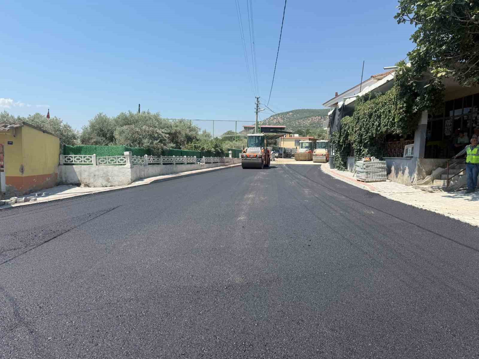 Aydın B&uuml;y&uuml;kşehir&rsquo;den 17 il&ccedil;ede eş zamanlı yol seferberliği