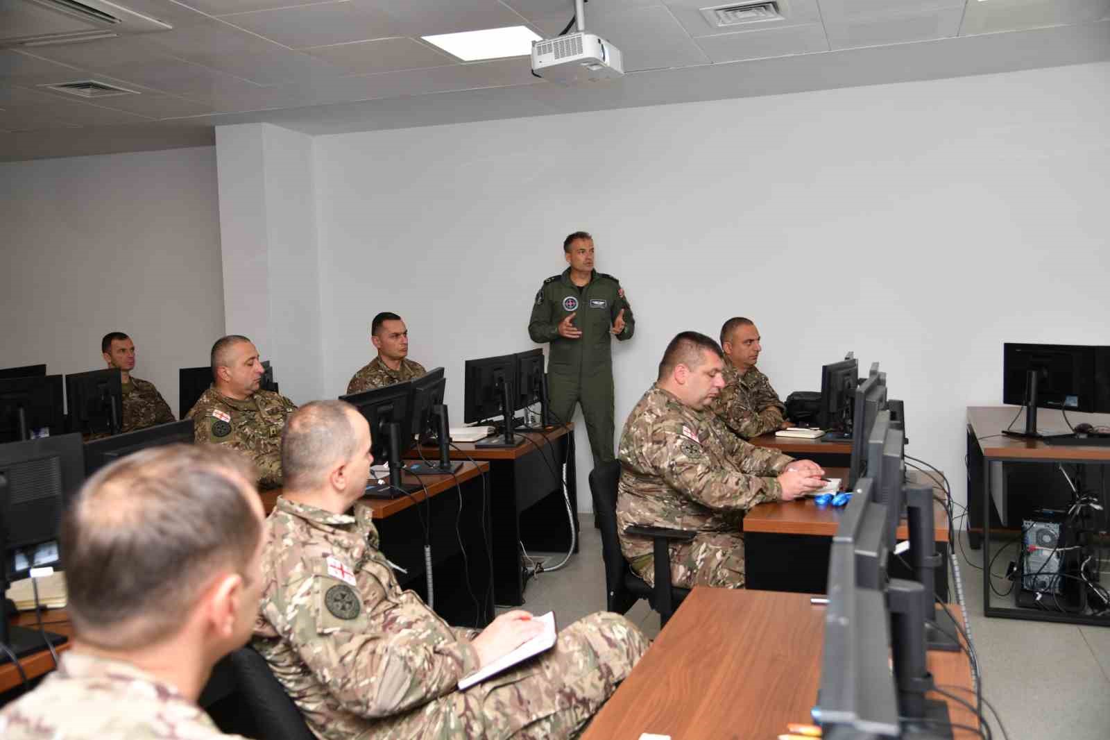 T&uuml;rkiye-G&uuml;rcistan arasında &lsquo;Hava Harekatı Planlama ve Y&ouml;netim Kursu&rsquo; tamamlandı