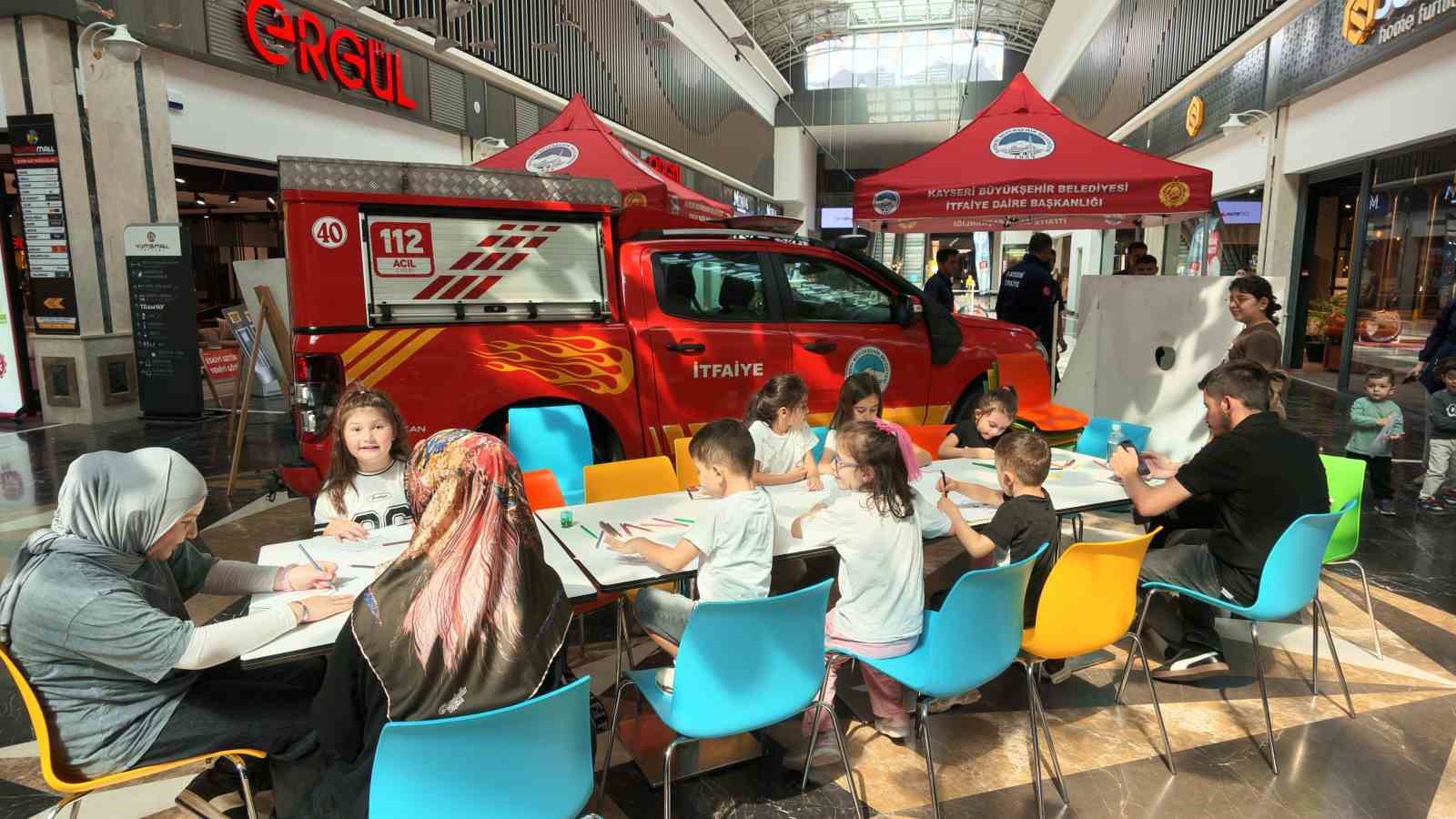 Minik itfaiyeciler, hem &ouml;ğrendi hem eğlendi