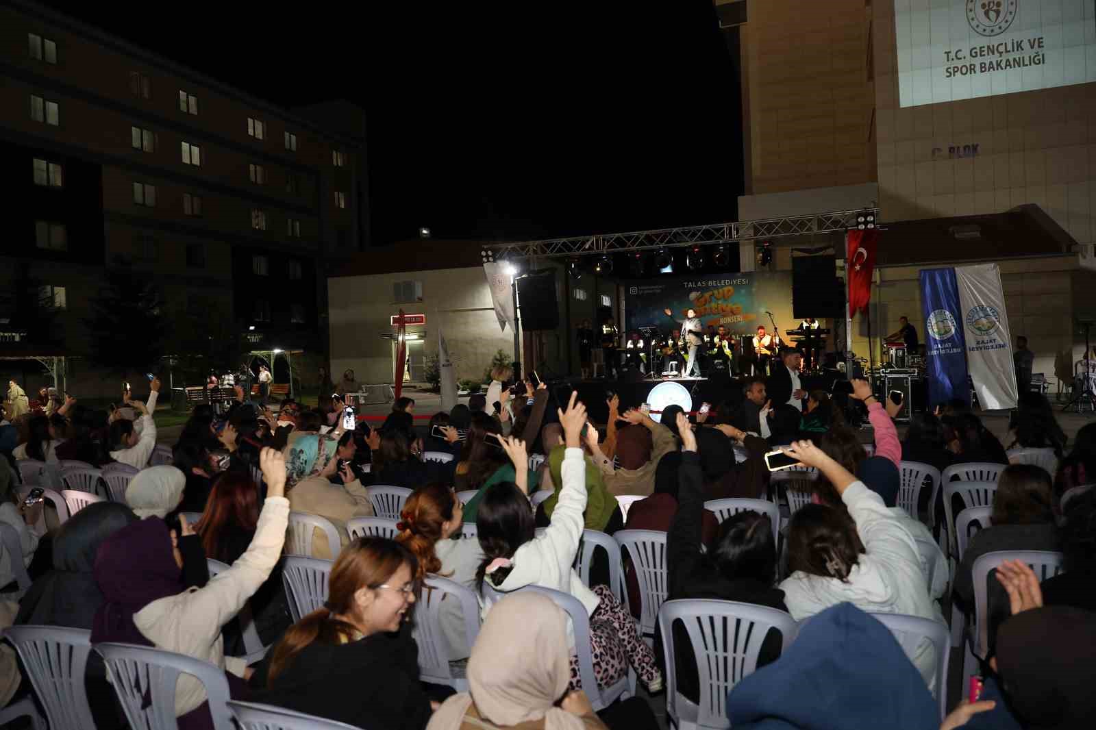 Grup Şantiye Melikgazi Kız Yurdunu coşturdu