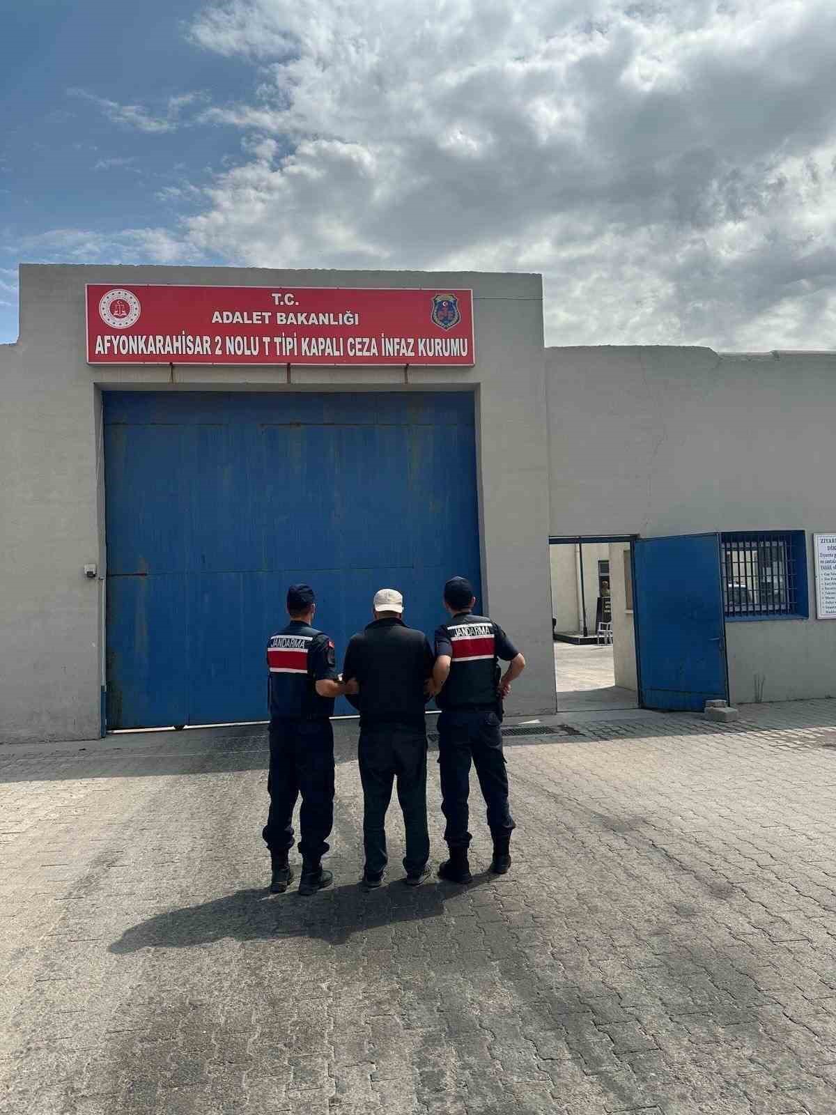 Aranan 35 kişiyi jandarma yakaladı