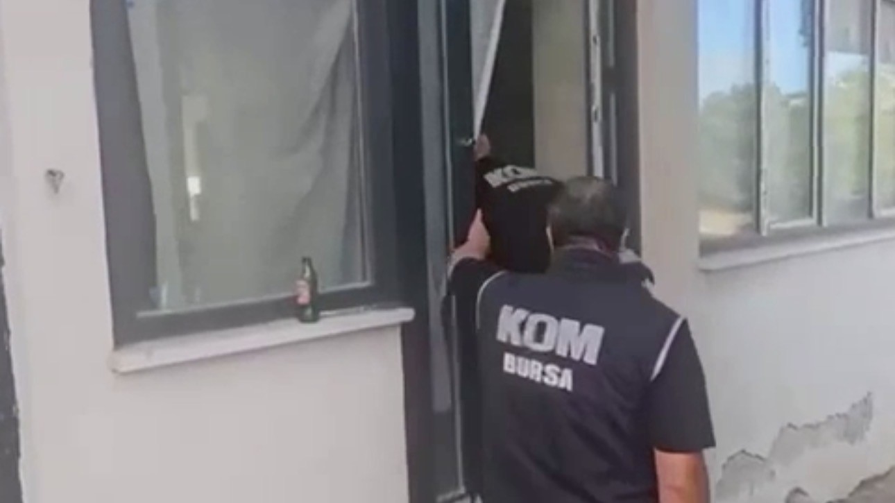 Bursa&rsquo;da 5 milyon 300 bin adet bandrols&uuml;z makaron ele ge&ccedil;irildi
