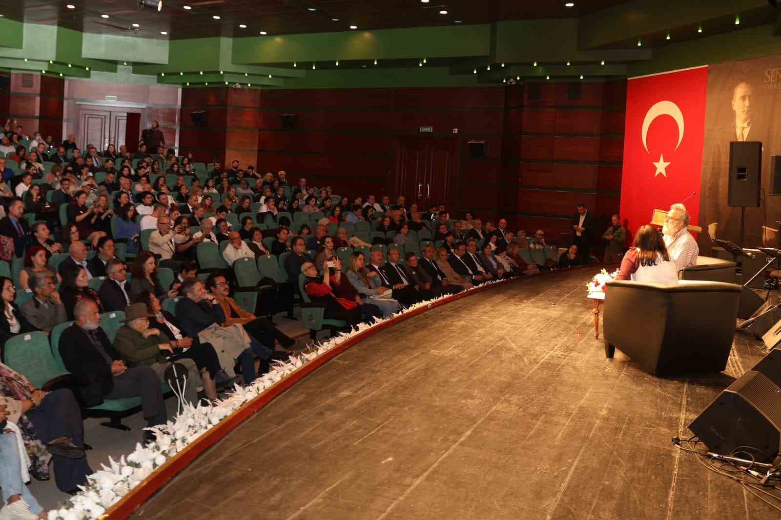 Uluslararası Eskişehir Yunus Emre Edebiyat Şenliği muhteşem bir a&ccedil;ılışla başladı