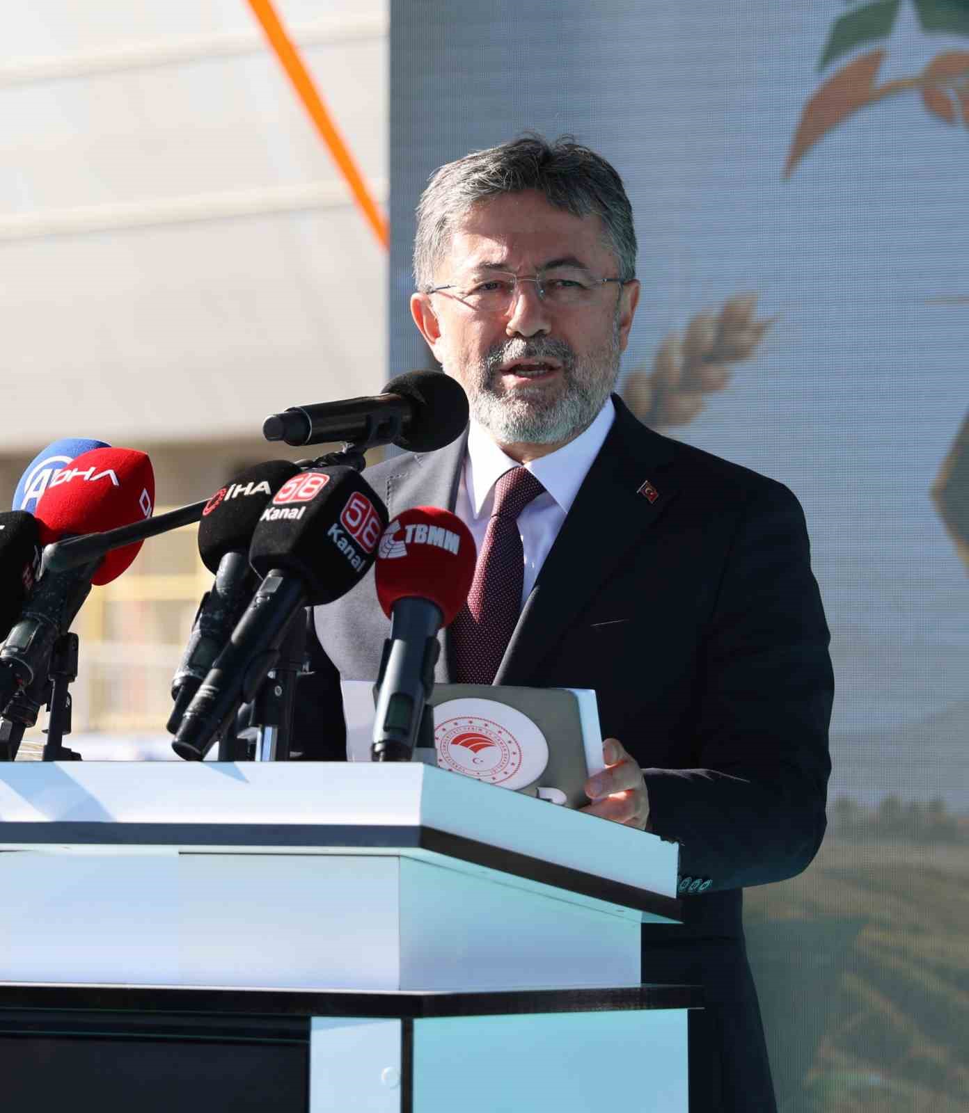 Tarım ve Orman Bakanı Yumaklı: D&uuml;nyadaki savaşlar, jeopolitik gerilimler, &uuml;lkelerin gıda arz g&uuml;venliği tehdit ediyor