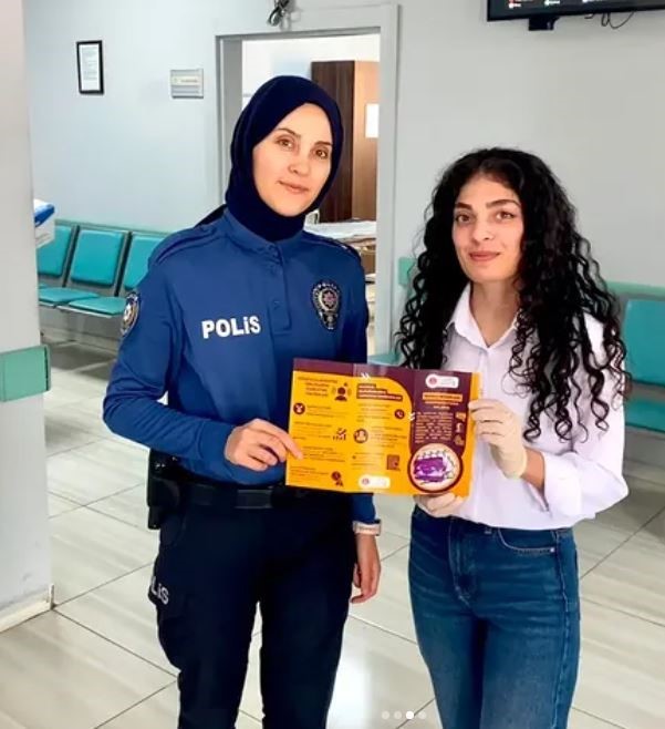 Polis vatandaşları bilgilendirdi