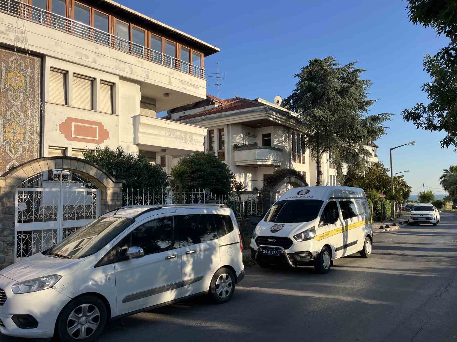 Bakırk&ouml;y&rsquo;de bir villada ağabey tartıştığı kardeşini silahla yaraladı