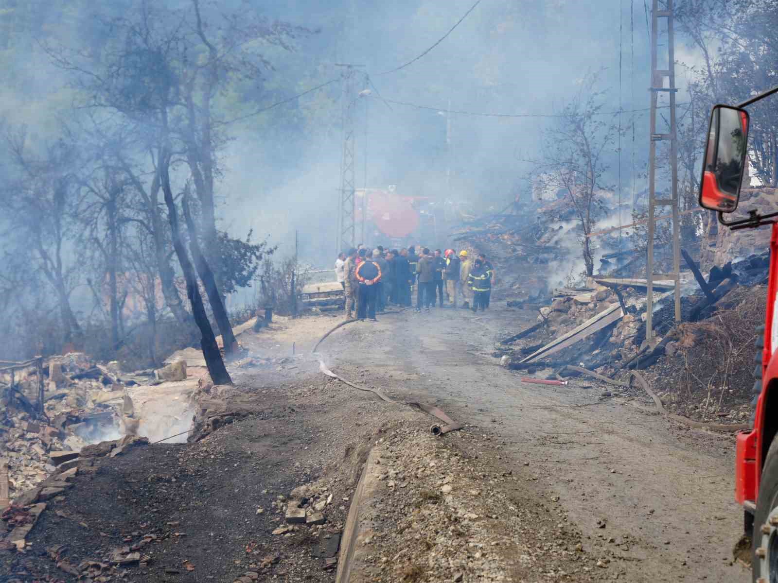 11 evin k&uuml;le d&ouml;nd&uuml;ğ&uuml; k&ouml;y havadan g&ouml;r&uuml;nt&uuml;lendi