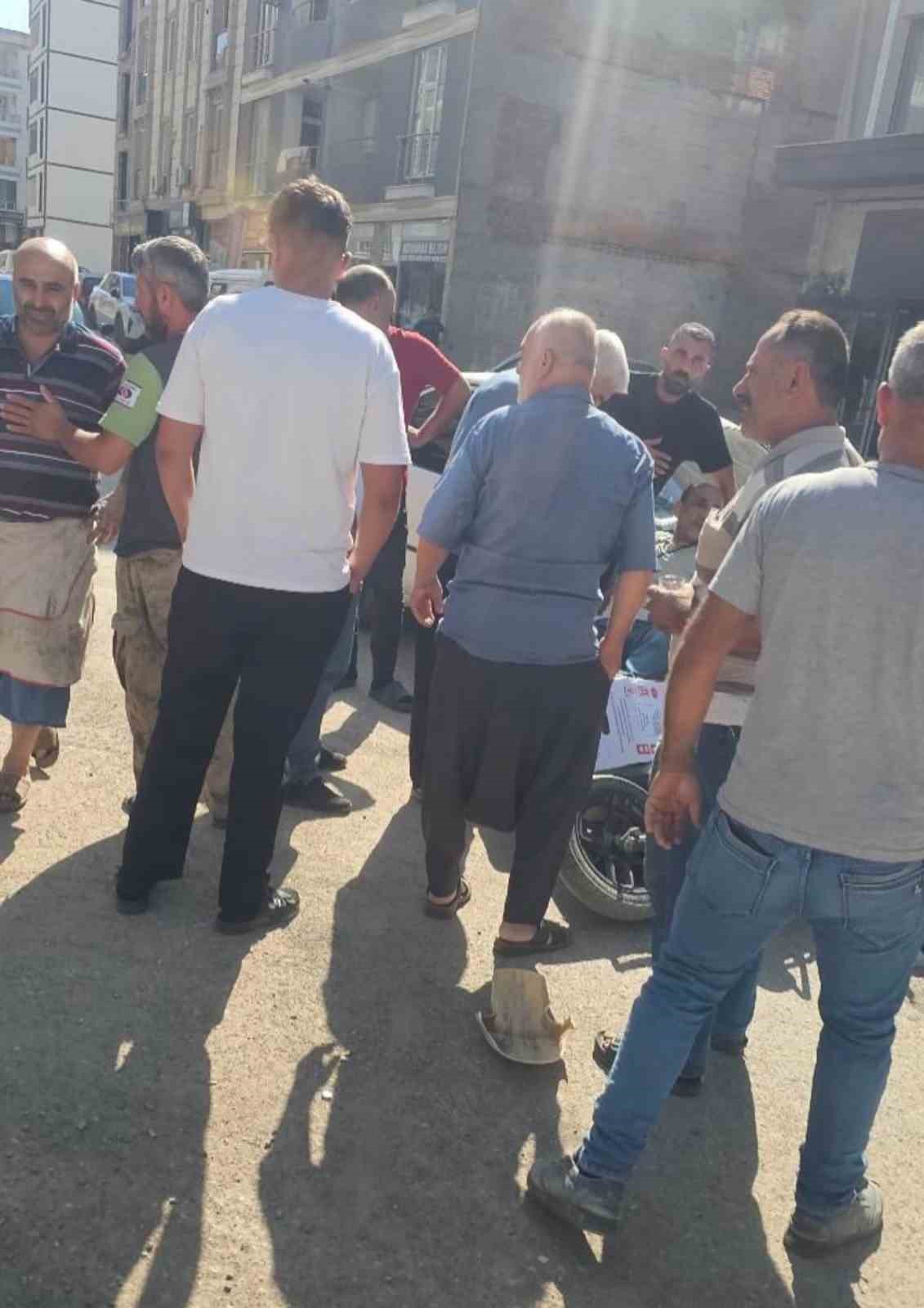 Elektrikli bisiklet ile otomobil &ccedil;arpıştı: 1 yaralı