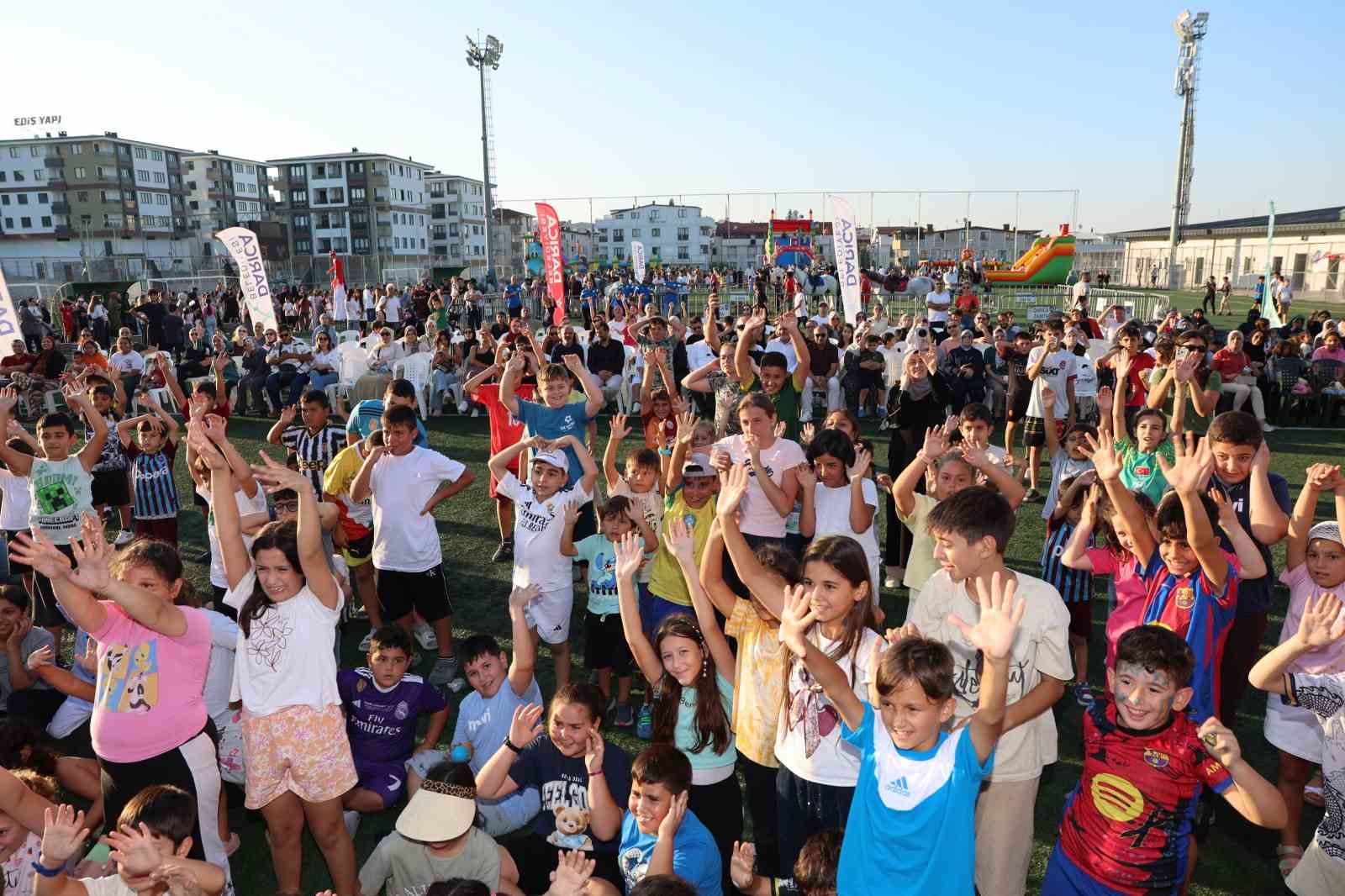 3 bin 300 &ccedil;ocuk 12 farklı branşta sporla dolu yaz ge&ccedil;irdi